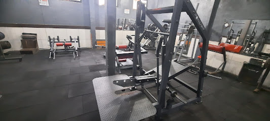 Academia Adryanna Fitness