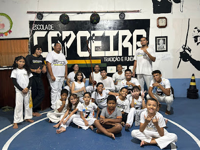 Escola de capoeira tradição e fundamentos