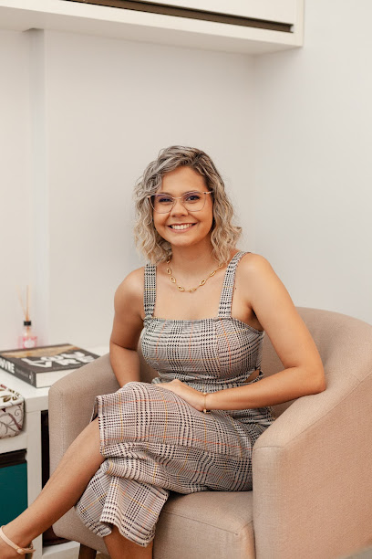 Carla Izabel Morais Madeira - Psicóloga clínica | Terapia online e em Macapá