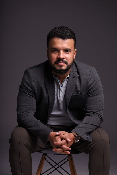Dr. Adenil Brito | Dentista em Macapá | Alinhador Invisível