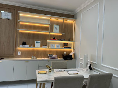 Dra Larissa Góes | Dermatologista