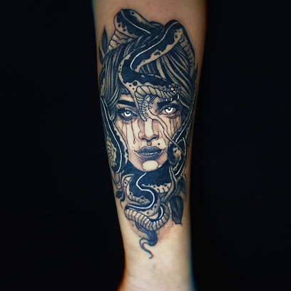 dark star tattoo Studio